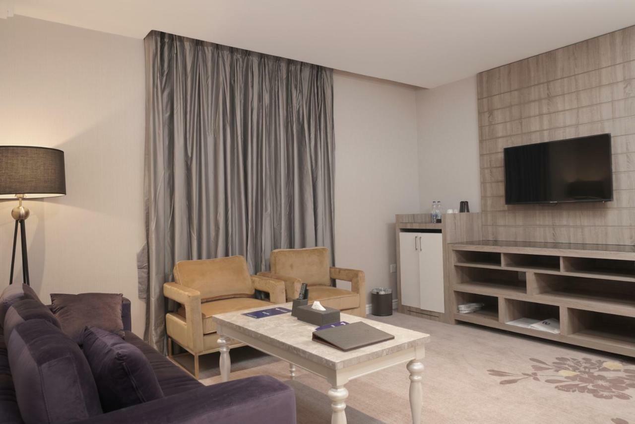 Hotel Swiss In Park Tabuk Extérieur photo